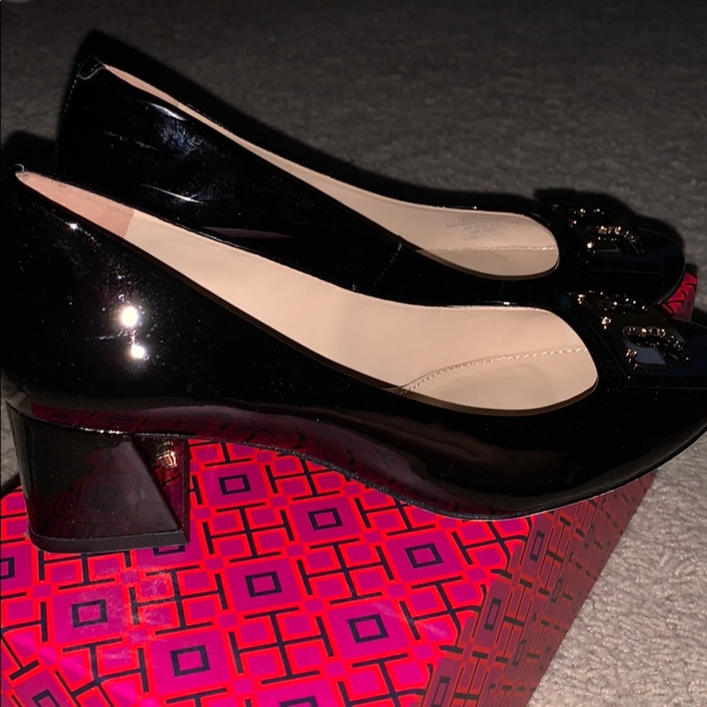 tory burch short heels